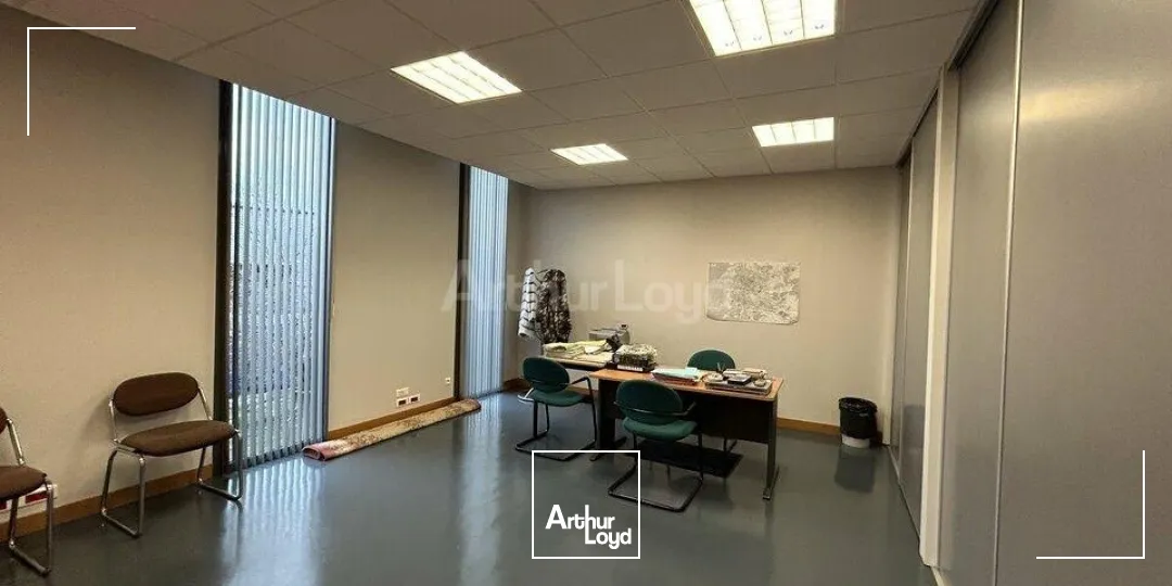 BUREAUX à VENDRE de 760 m²