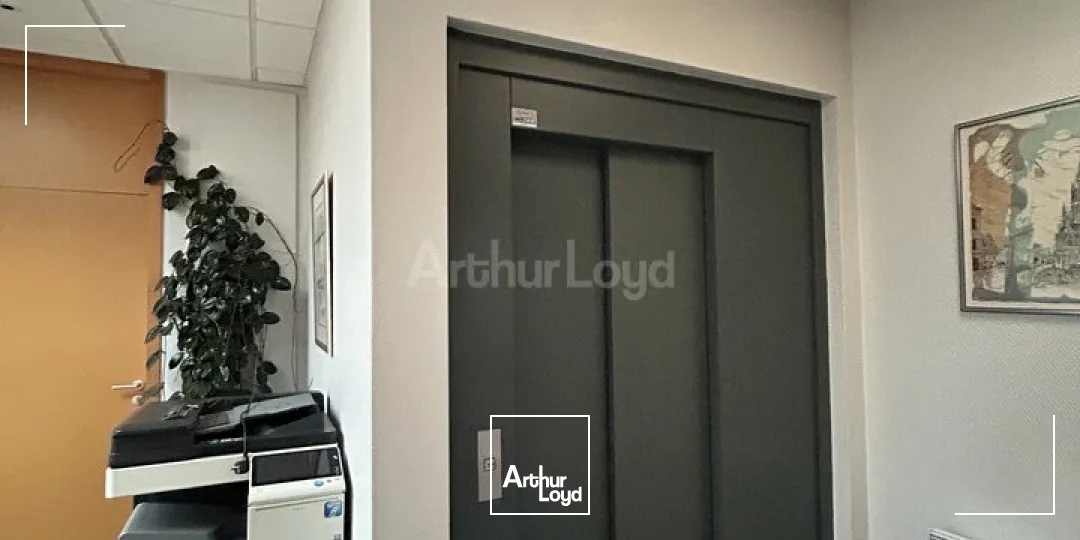 BUREAUX à VENDRE de 760 m²