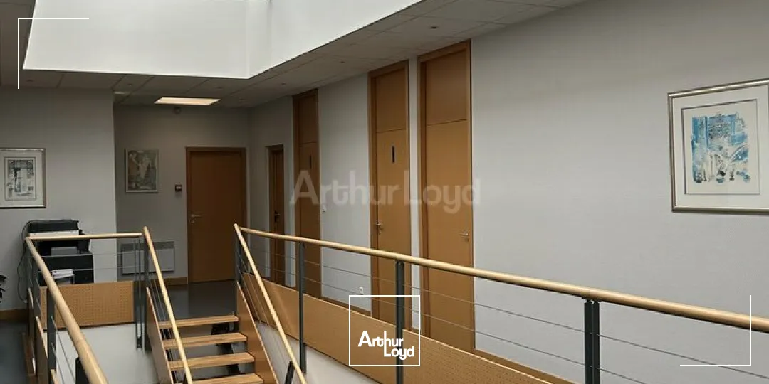 BUREAUX à VENDRE de 760 m²