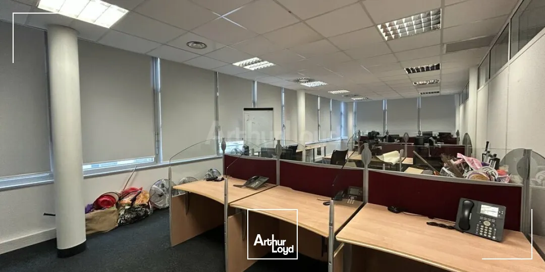 BUREAUX à LOUER de 1939 m²
