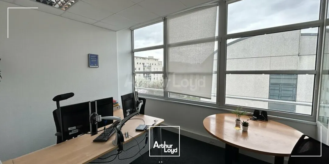 BUREAUX à LOUER de 1939 m²