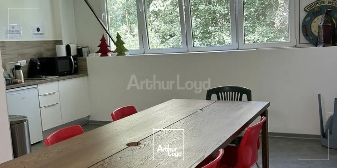 BUREAUX à VENDRE de 1300 m²