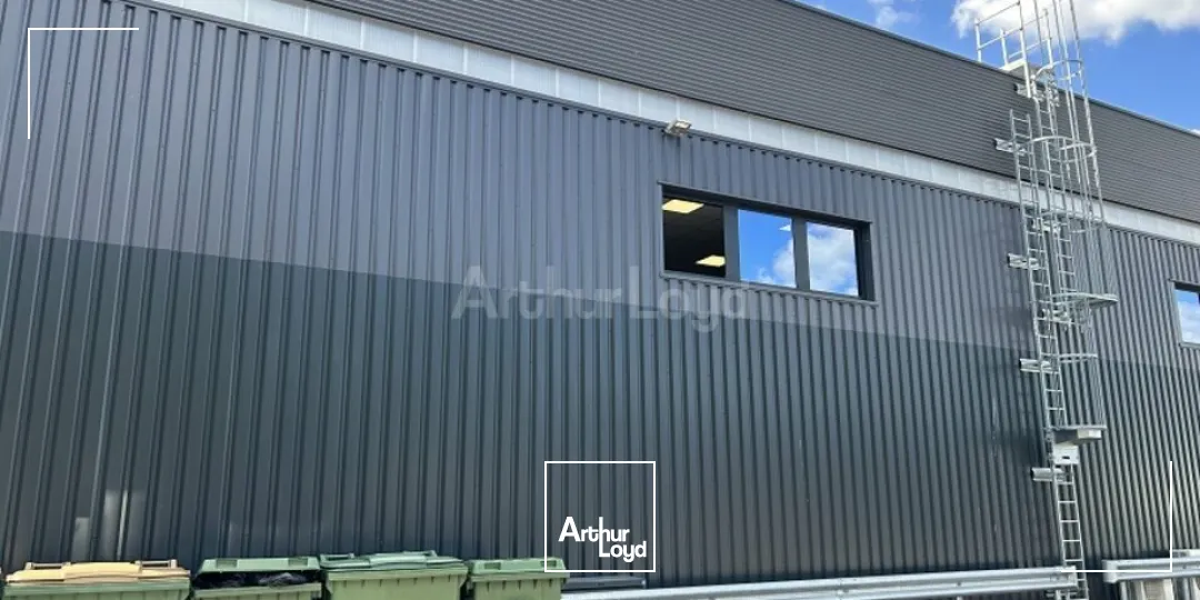 LOCAL D'ACTIVITE - ENTREPOT à VENDRE de 253 m²