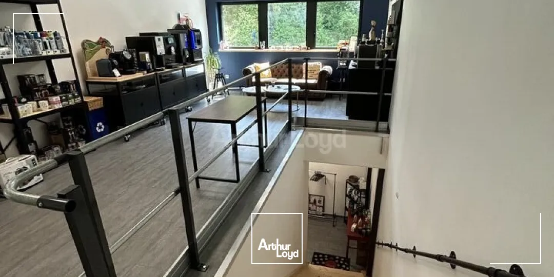 LOCAL D'ACTIVITE - ENTREPOT à VENDRE de 253 m²