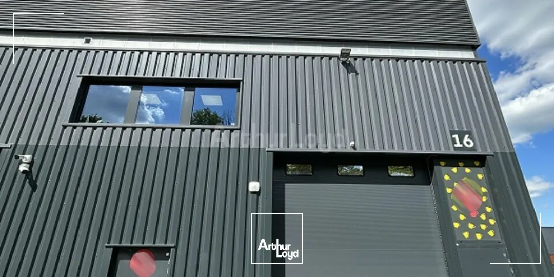 LOCAL D'ACTIVITE - ENTREPOT à VENDRE de 253 m²