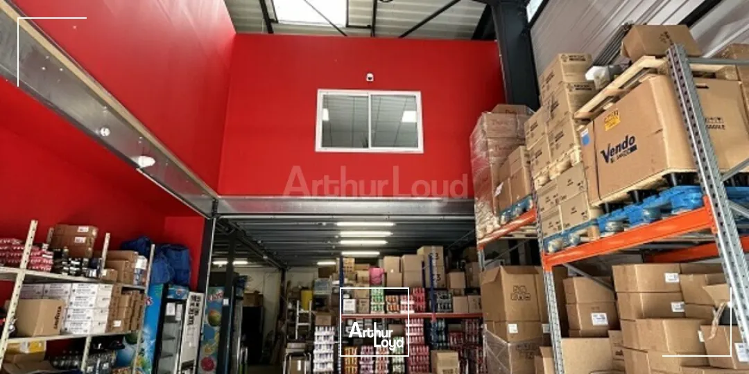 LOCAL D'ACTIVITE - ENTREPOT à VENDRE de 253 m²