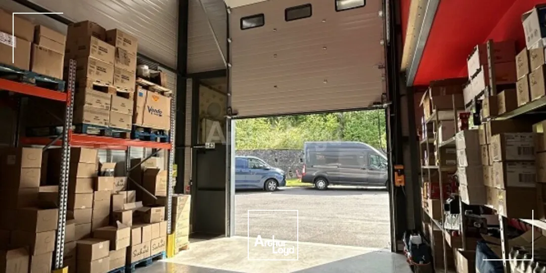 LOCAL D'ACTIVITE - ENTREPOT à VENDRE de 253 m²