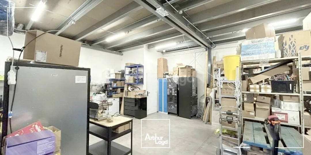 LOCAL D'ACTIVITE - ENTREPOT à VENDRE de 253 m²
