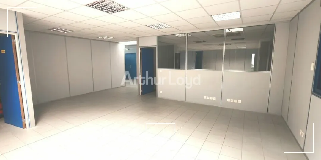 LOCAL D'ACTIVITÉ avec bureaux climatisés de 370m2 A LOUER - GUEUX
