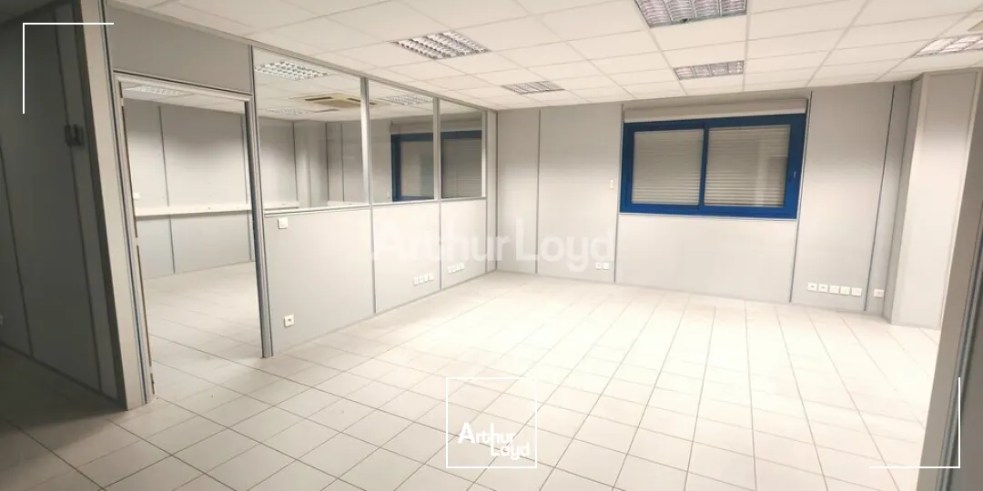LOCAL D'ACTIVITÉ avec bureaux climatisés de 370m2 A LOUER - GUEUX