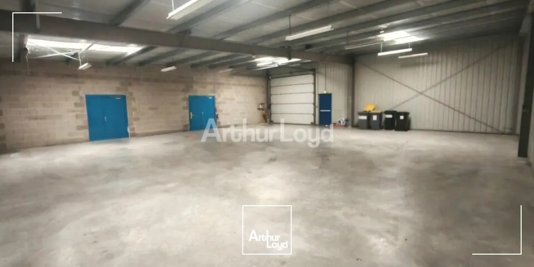 LOCAL D'ACTIVITÉ avec bureaux climatisés de 370m2 A LOUER - GUEUX