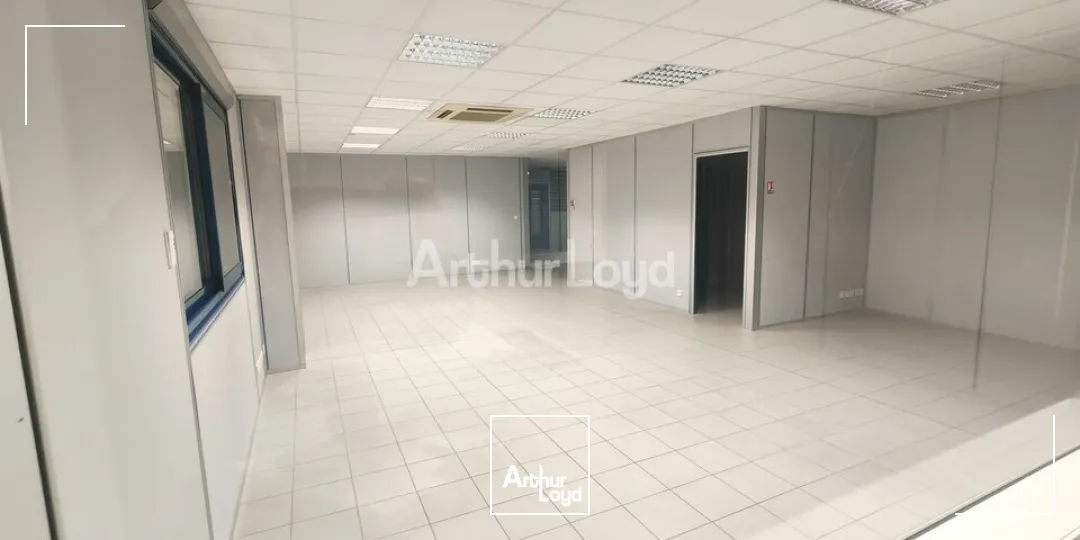 LOCAL D'ACTIVITÉ avec bureaux climatisés de 370m2 A LOUER - GUEUX