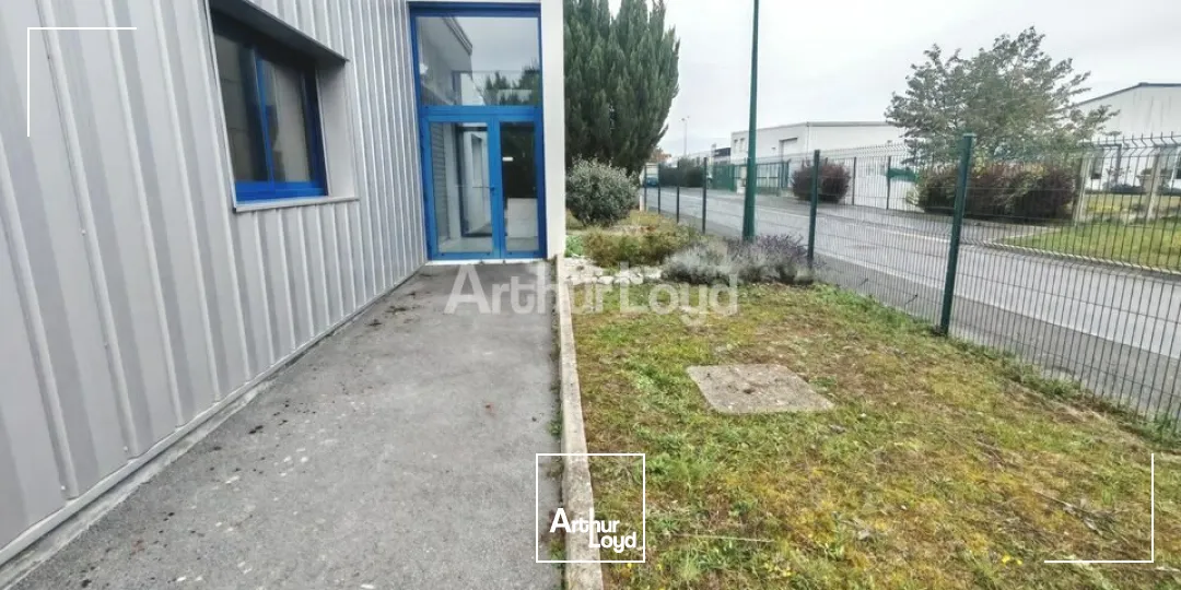 LOCAL D'ACTIVITÉ avec bureaux climatisés de 370m2 A LOUER - GUEUX