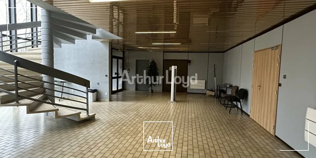 Immeuble de bureaux d'environ 1650 m2 sur une parcelle d'environ 5400 m2 - REIMS FARMAN 