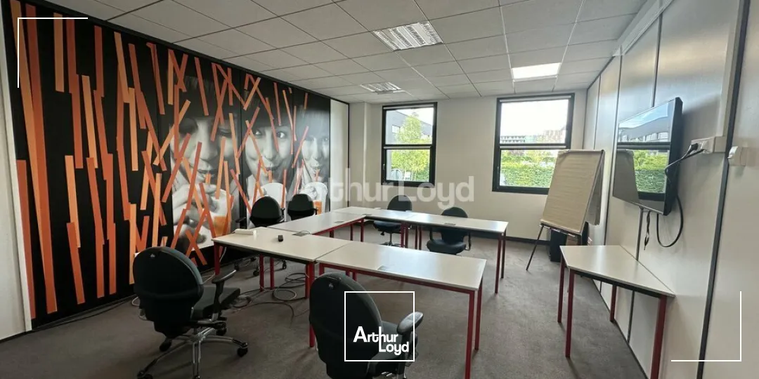 Plateau de bureaux d'environ 800m2 / 20 places de parking - REIMS FARMAN