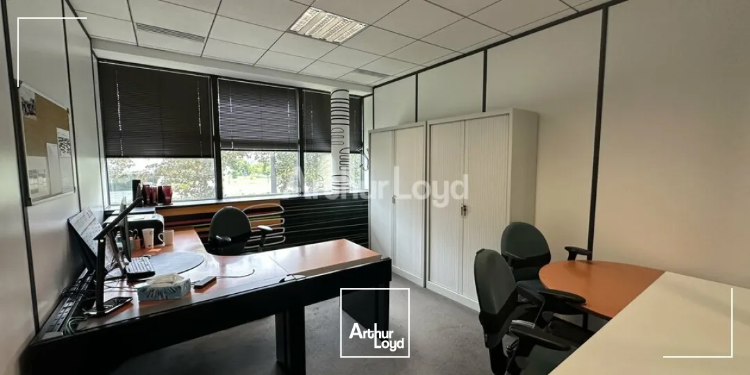 Plateau de bureaux d'environ 800m2 / 20 places de parking - REIMS FARMAN