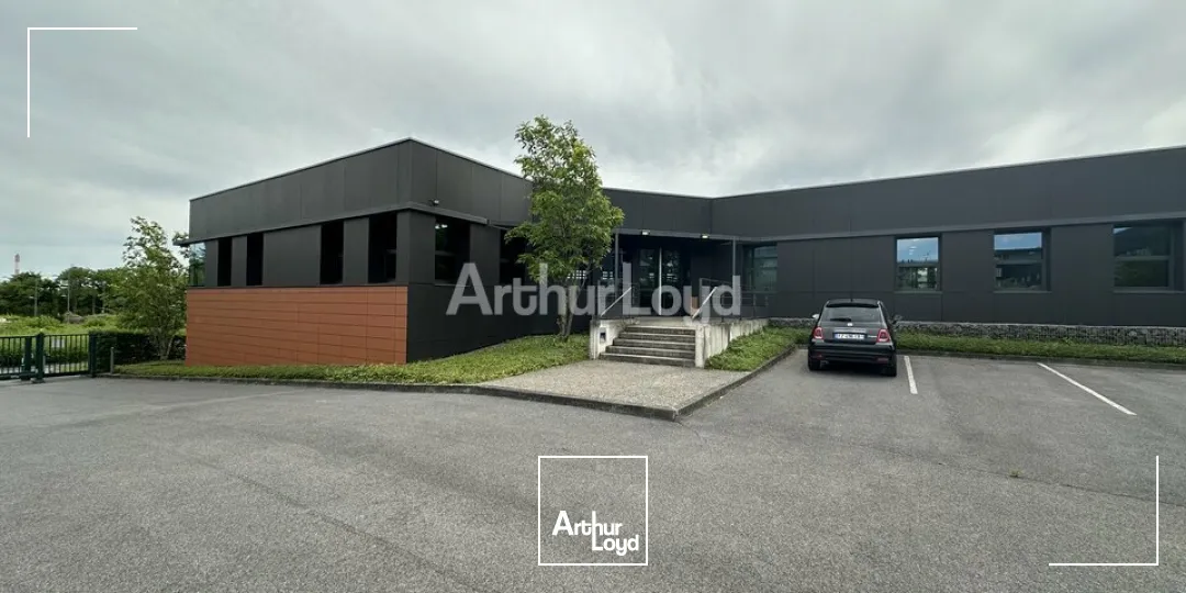 Plateau de bureaux d'environ 800m2 / 20 places de parking - REIMS FARMAN