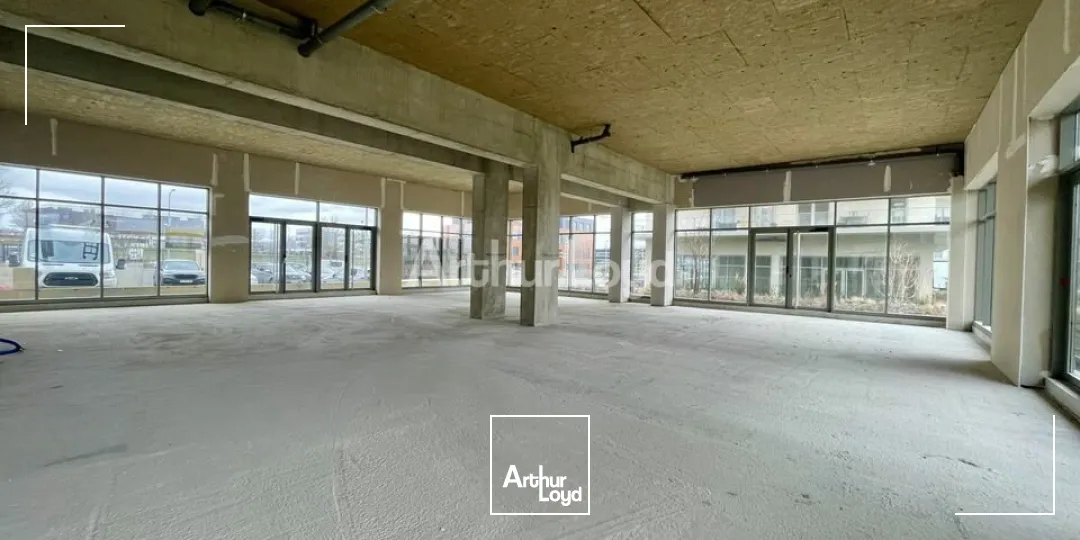 Bezannes (51) - Cellule commerciale de 420m2 divisible à louer - disponible de suite 