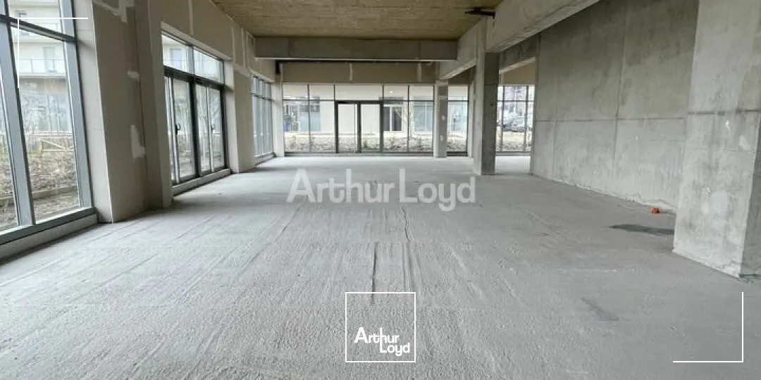 Bezannes (51) - Cellule commerciale de 420m2 divisible à louer - disponible de suite 