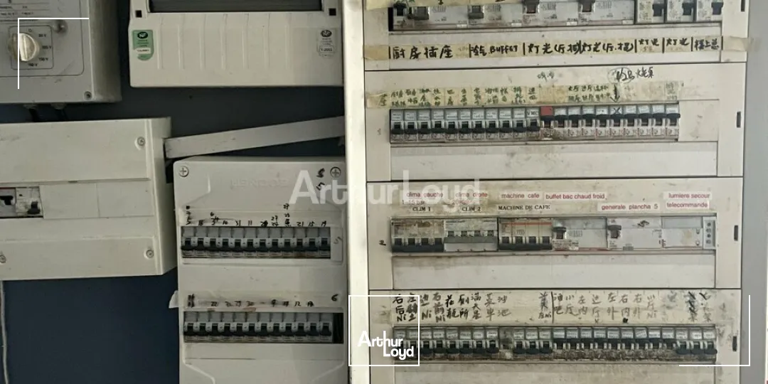 Secteur Nord-est de Reims.Local commercial d'environ 310m2 - toutes activités possibles - flux véhicules très important +++