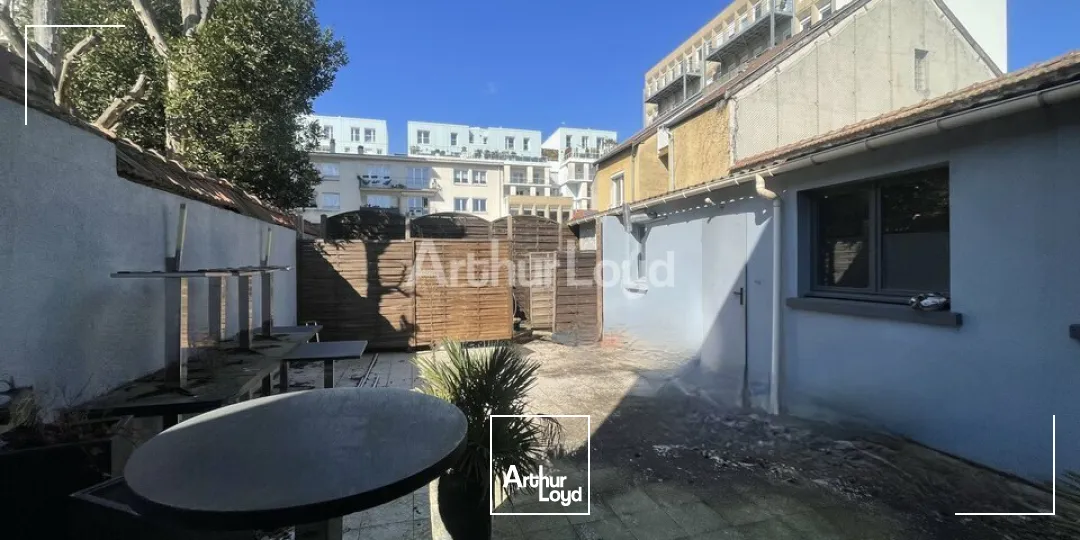 A LOUER SUR UN AXE PASSANT !LOCAL COMMERCIAL D'ENVIRON 295M2 - TOUTES ACTIVITES POSSIBLES - REIMS (51)