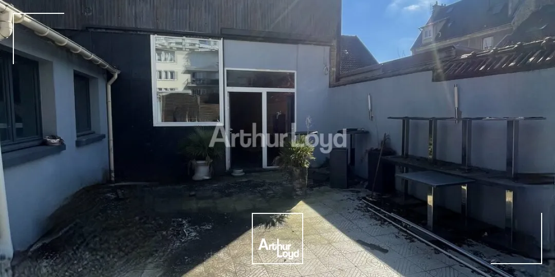 A LOUER SUR UN AXE PASSANT !LOCAL COMMERCIAL D'ENVIRON 295M2 - TOUTES ACTIVITES POSSIBLES - REIMS (51)