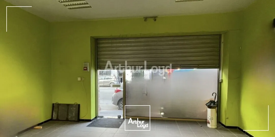 Secteur Jean-Jaurès à Reims, sur un axe très fréquenté - local commercial d'environ 115m2 - disponible de suite.