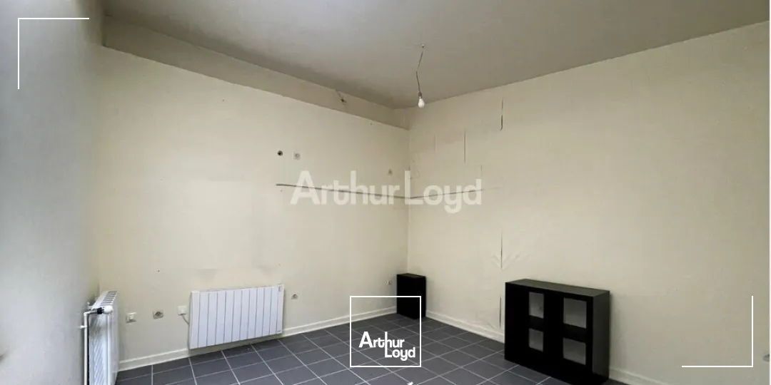 Secteur Jean-Jaurès à Reims, sur un axe très fréquenté - local commercial d'environ 115m2 - disponible de suite.