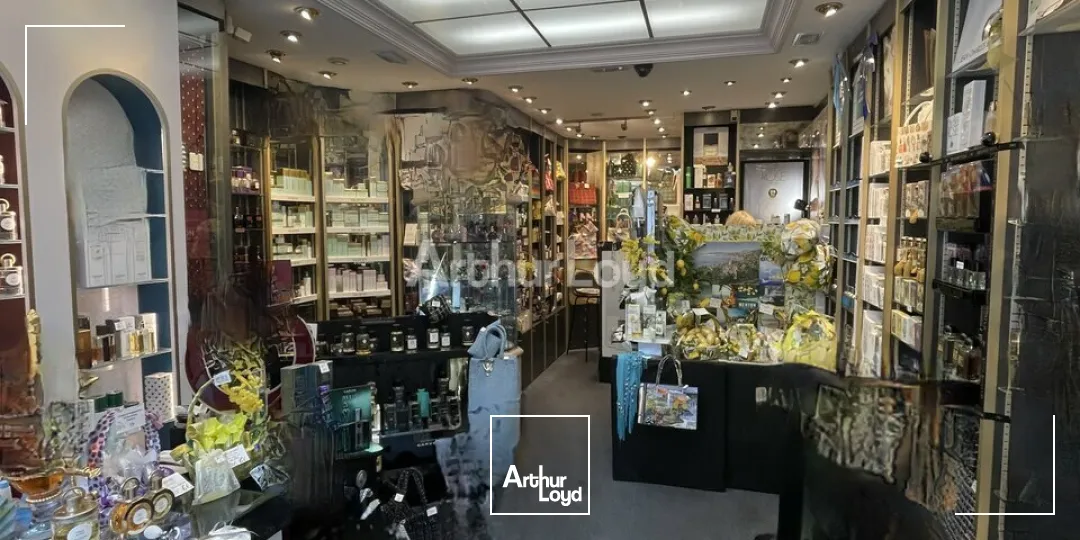 REIMS HYPER-CENTRE - Emplacement N°1 à céder, loyer faible - local commercial 