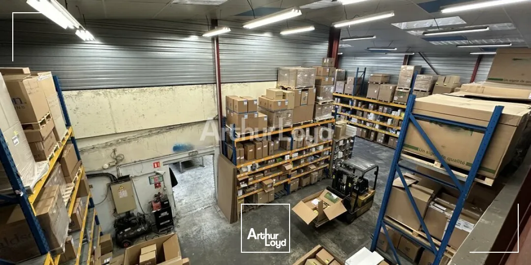 Bâtiment d'activité dune superficie d'environ 1800m2 - CORMONTREUIL