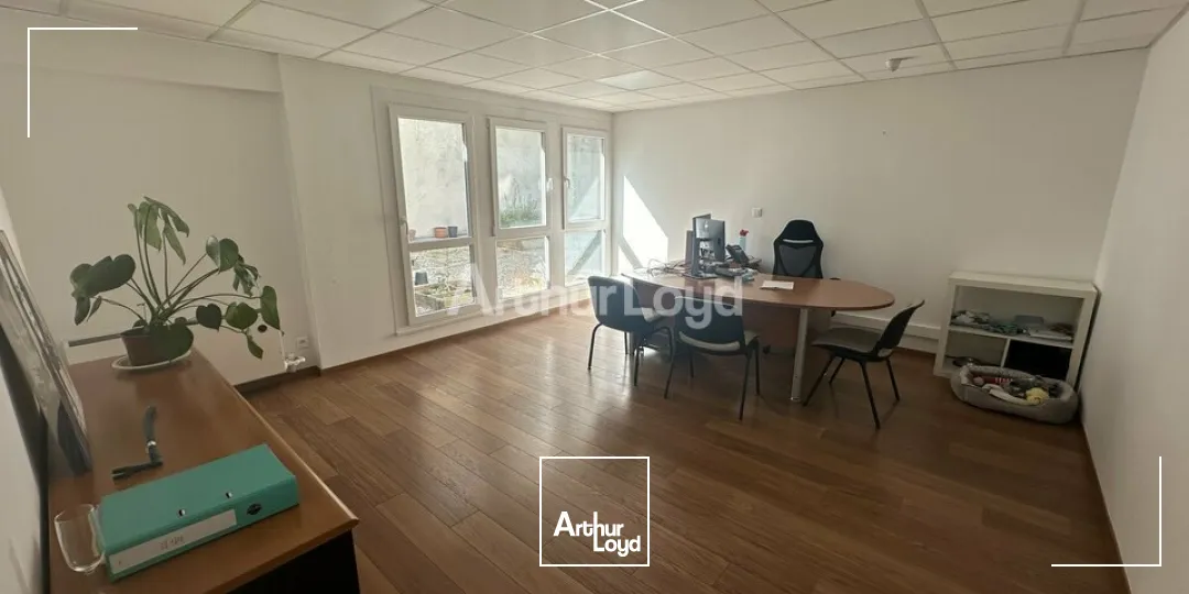 Local professionnel d'environ 150 m2 - REIMS SECTEUR FORUM