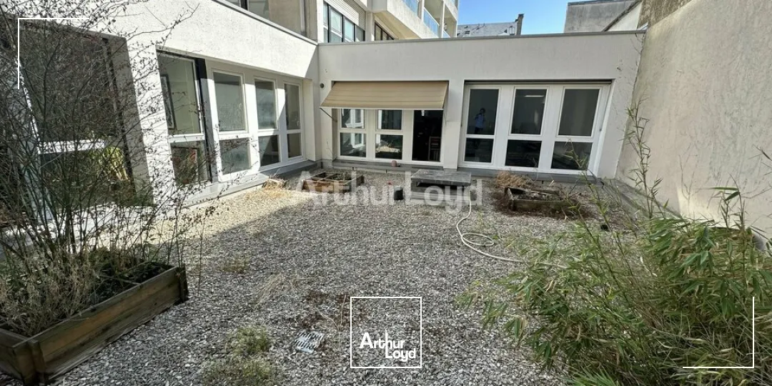 Local professionnel d'environ 150 m2 - REIMS SECTEUR FORUM