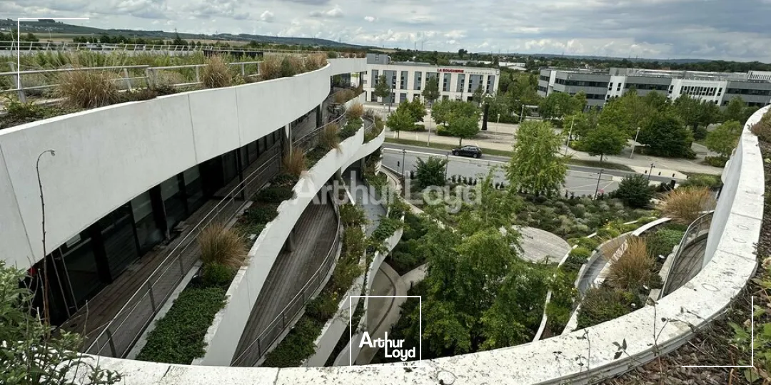 Plateaux de bureaux d'environ 813 m3 - BEZANNES