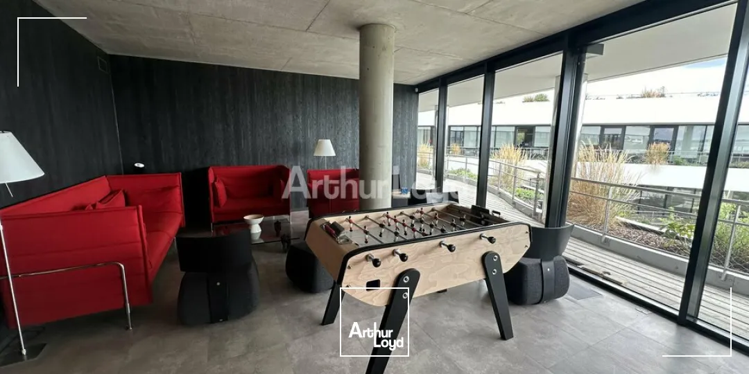 Plateaux de bureaux d'environ 813 m3 - BEZANNES