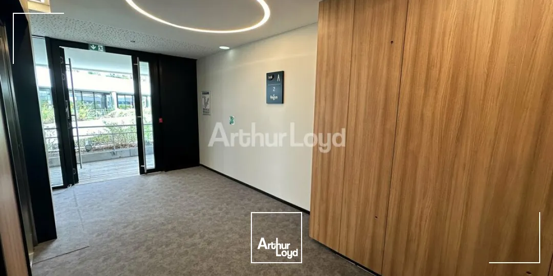 Plateaux de bureaux d'environ 813 m3 - BEZANNES