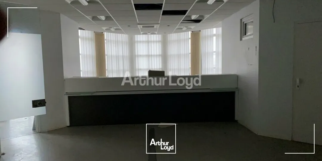 A VENDRE - Châlons-en-Champagne secteur Rive Gauche - local commercial d'une superficie totale d'environ 276m2 idéalement situé, sur un axe très fréquenté!