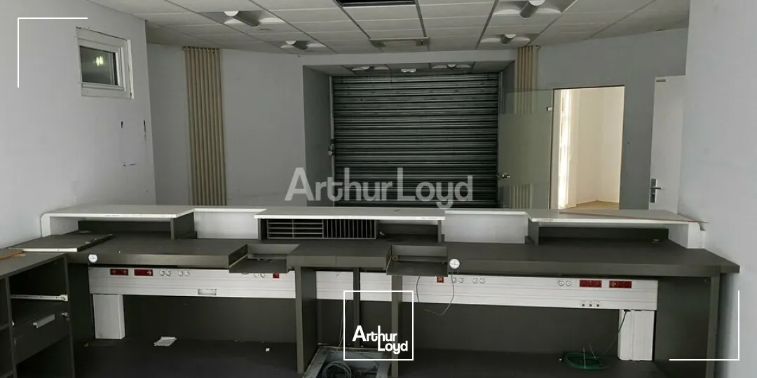 A VENDRE - Châlons-en-Champagne secteur Rive Gauche - local commercial d'une superficie totale d'environ 276m2 idéalement situé, sur un axe très fréquenté!