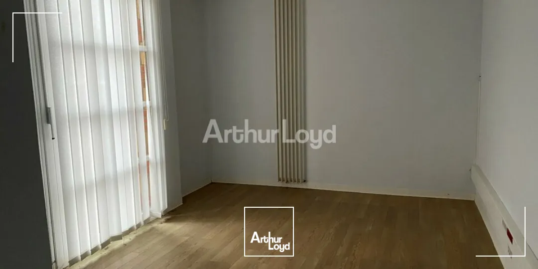 A VENDRE - Châlons-en-Champagne secteur Rive Gauche - local commercial d'une superficie totale d'environ 276m2 idéalement situé, sur un axe très fréquenté!