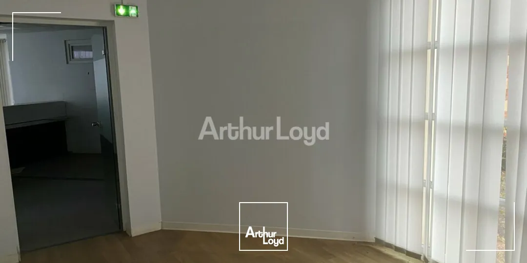 A VENDRE - Châlons-en-Champagne secteur Rive Gauche - local commercial d'une superficie totale d'environ 276m2 idéalement situé, sur un axe très fréquenté!