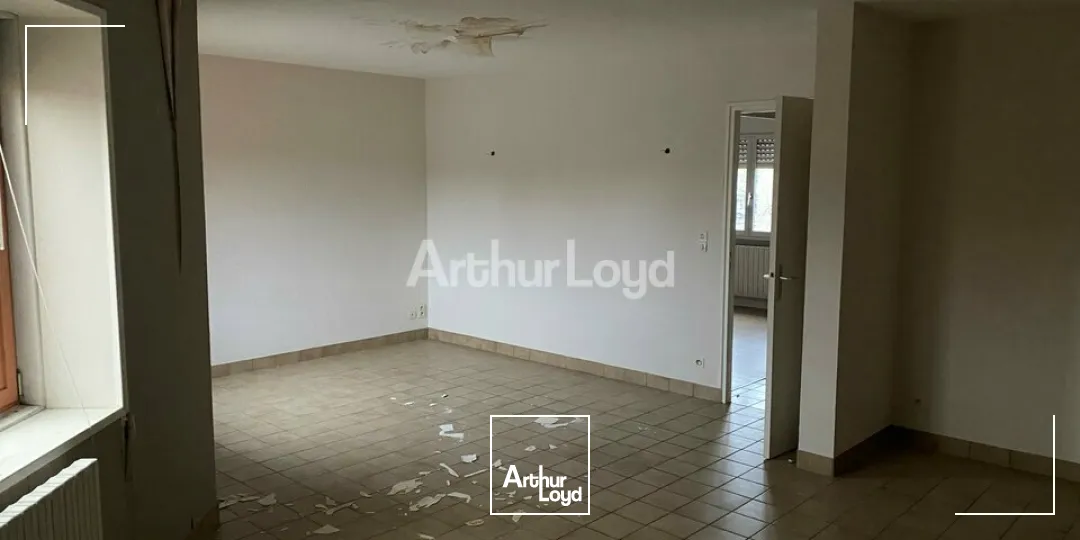 A VENDRE - Châlons-en-Champagne secteur Rive Gauche - local commercial d'une superficie totale d'environ 276m2 idéalement situé, sur un axe très fréquenté!