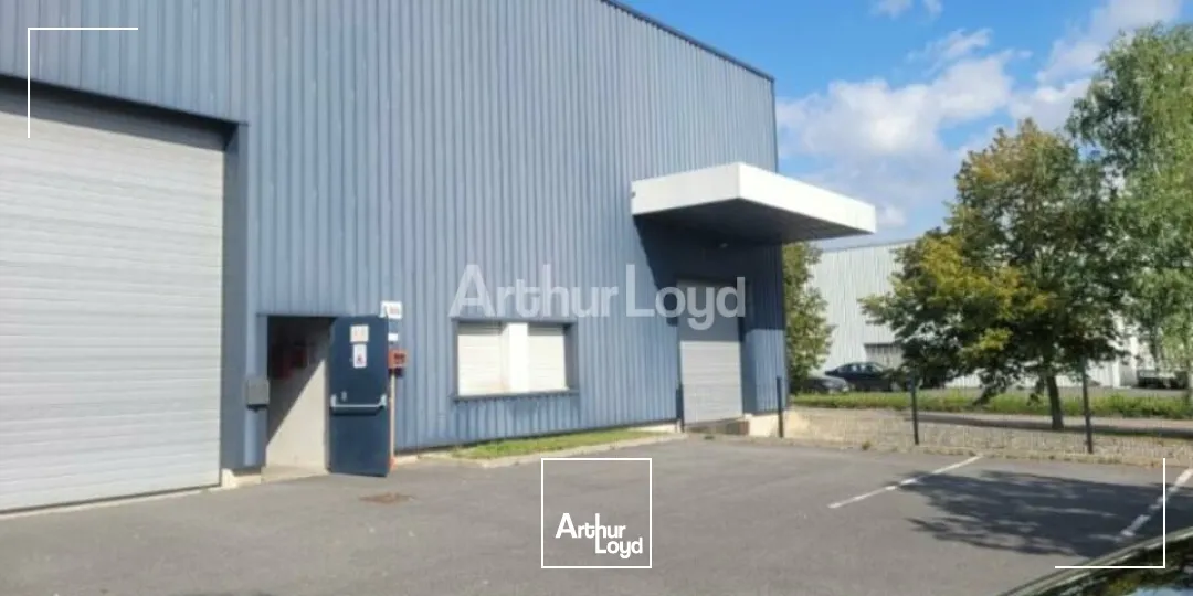 A louer - Entrepôt de 1240m2 avec bureaux secteur FARMAN Reims
