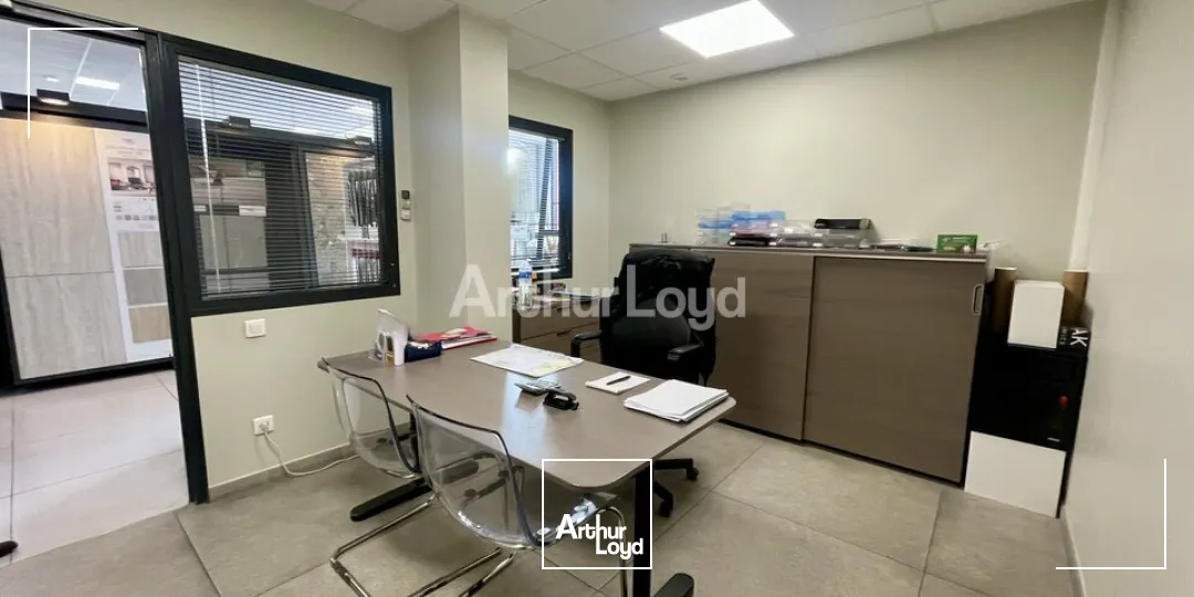 Vous recherchez un local mixte sur le secteur de Tinqueux/Ormes (51) ?Nous disposons de ce bien mixte à louer d'une surface totale e 765m2 ont 400m2 de surface commerciale. Disponible r...