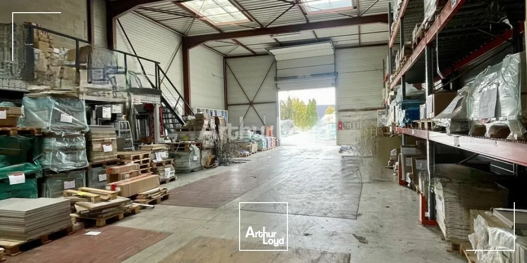 Vous recherchez un local mixte sur le secteur de Tinqueux/Ormes (51) ?Nous disposons de ce bien mixte à louer d'une surface totale e 765m2 ont 400m2 de surface commerciale. Disponible r...