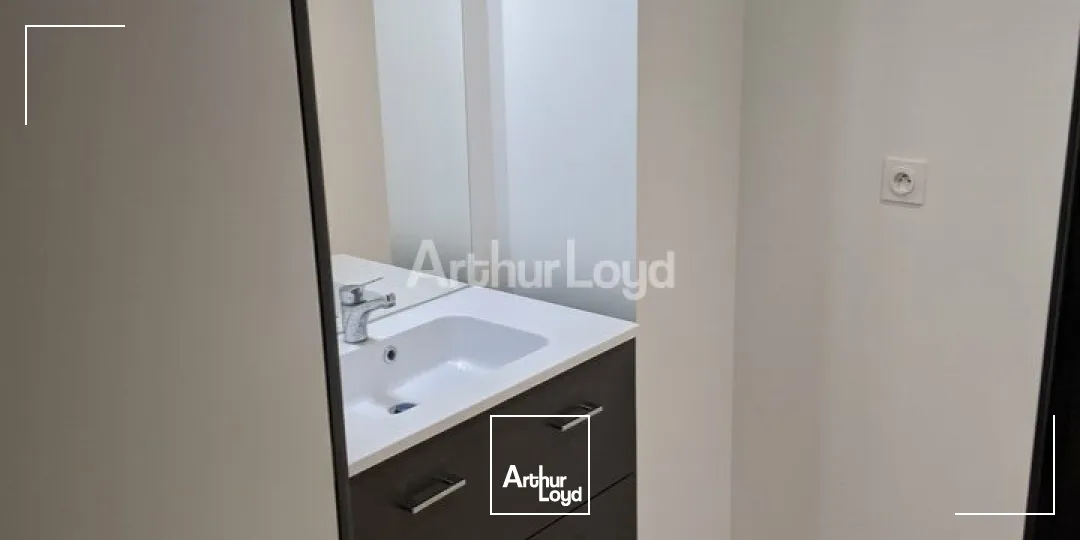 Local professionnel d'environ 42 m2 - Avenue de Laon 