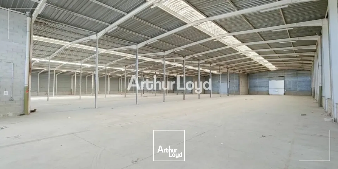 A Louer - Entrepôt de 4571m2 avec 273m2 de bureaux indépendant - secteur La Veuve