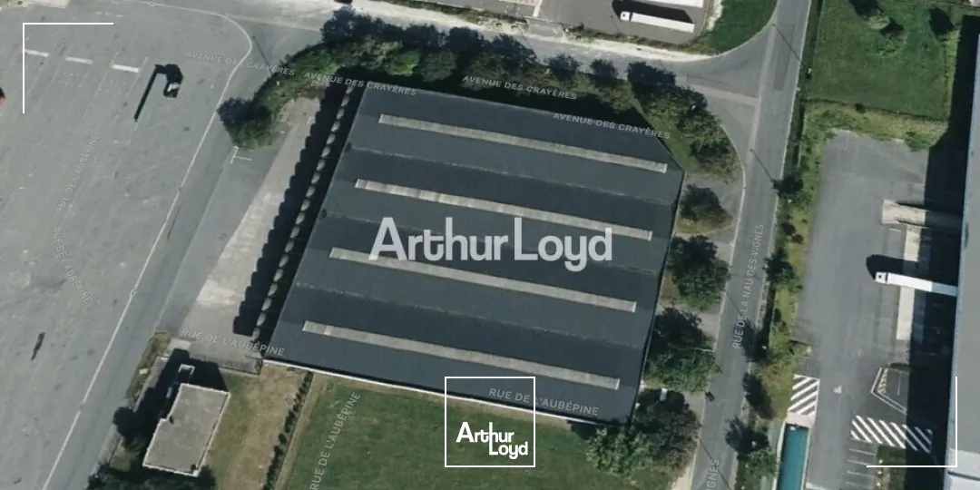 A Louer - Entrepôt de 4571m2 avec 273m2 de bureaux indépendant - secteur La Veuve