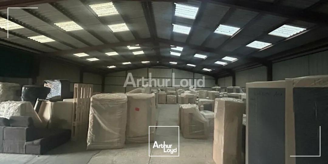 A louer dans ZI deMUIZON un entrepôt d'environ 850M2 