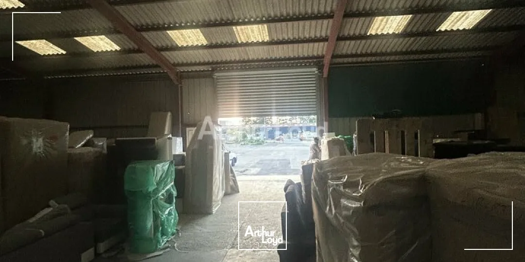 A louer dans ZI deMUIZON un entrepôt d'environ 850M2 