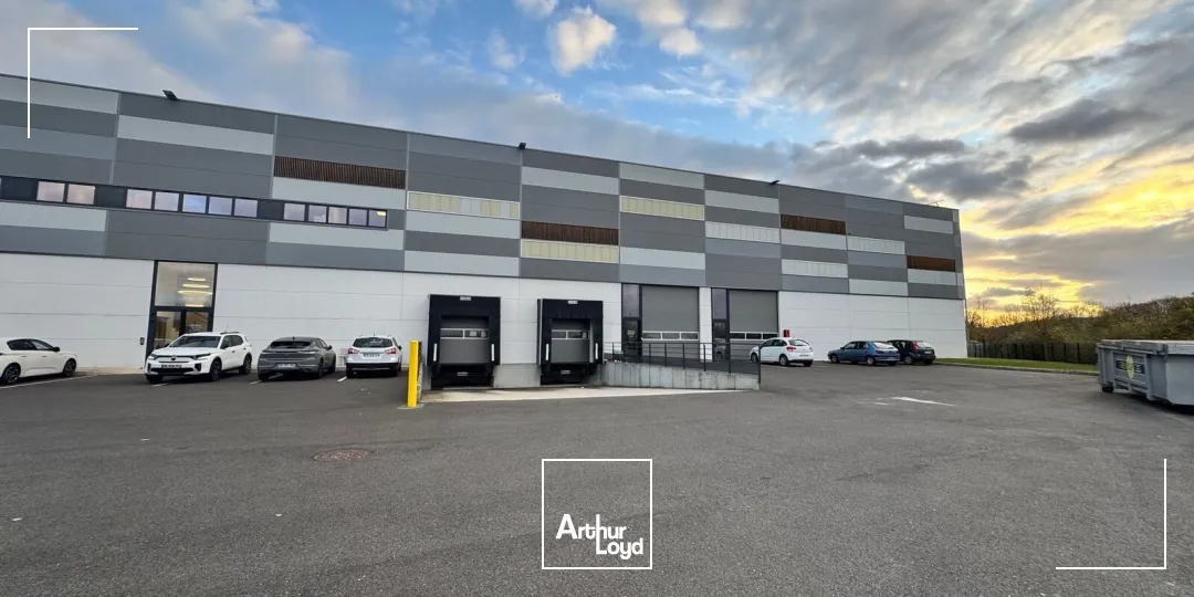 Bâtiment indépendant activité/bureaux très récent de 2887 m² - NEUVILLE SUR OISE