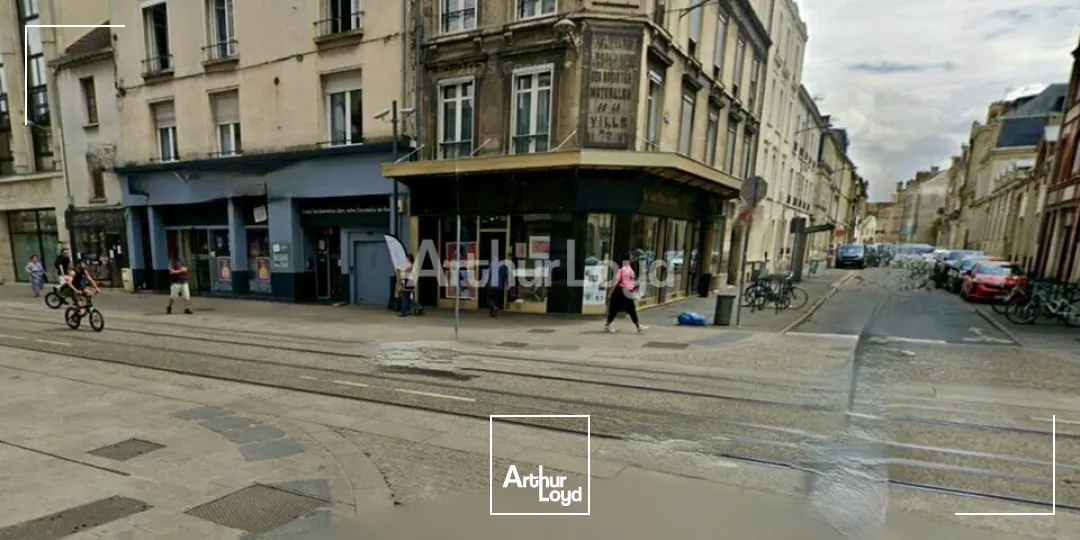 Local commercial d'environ 100m2 à louer - secteur hyper-centre de Reims 